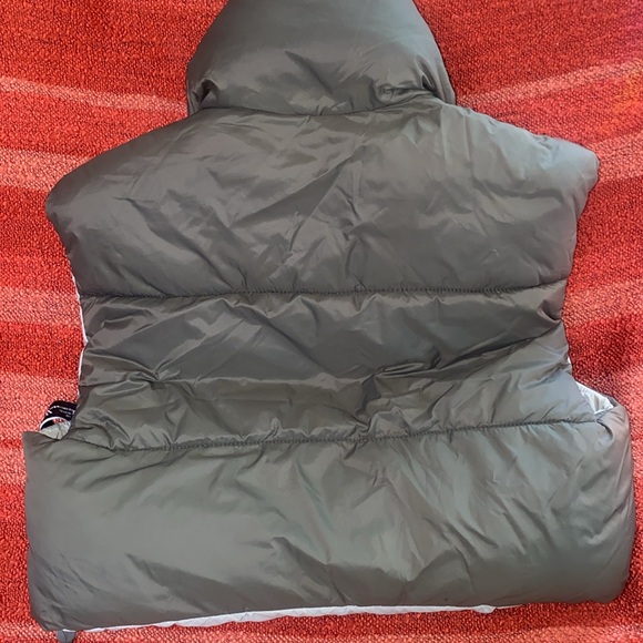 ZARA REVERSIBLE CROP PUFFER VEST SZ SMALL - Picture 5 of 8